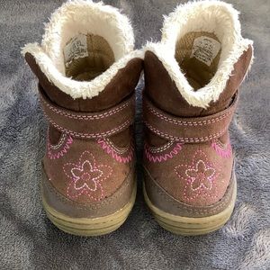Surpize boots by Stride Rite